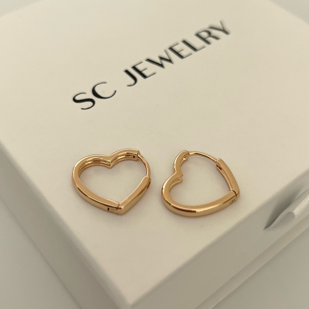 LAST ONE Small Heart Hoop Earrings 18k Gold Color  Luxury Jewelry - Picture 4 of 6